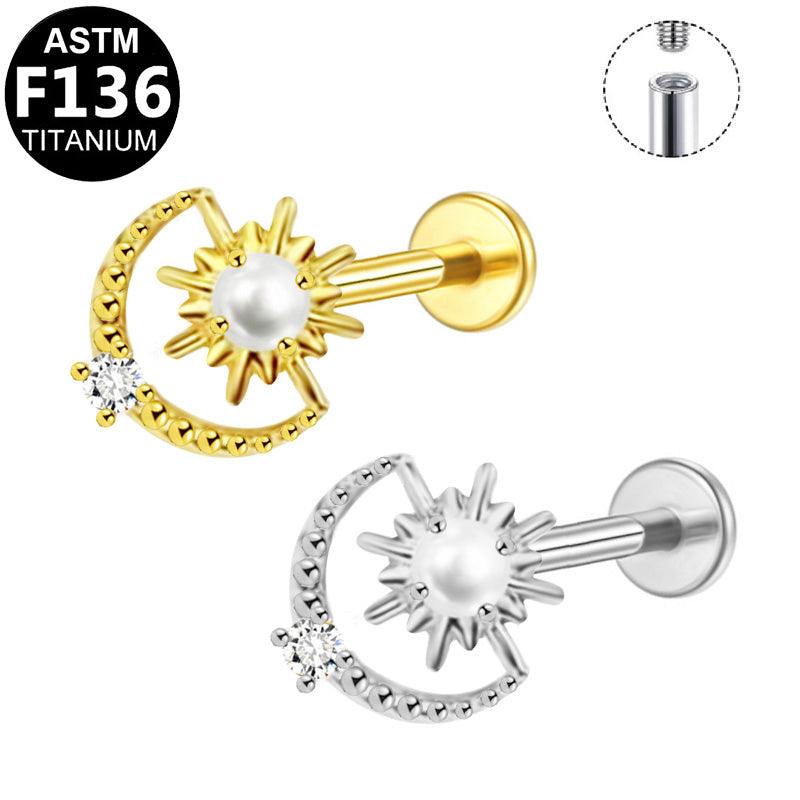 Labret Piercing aus ASTM F136 Titan mit Sonne Mond Design in Silber & Gold aus der Royal Essentials Kollektion. Geeignet für Helix, Conch, Tragus, Flat Piercings