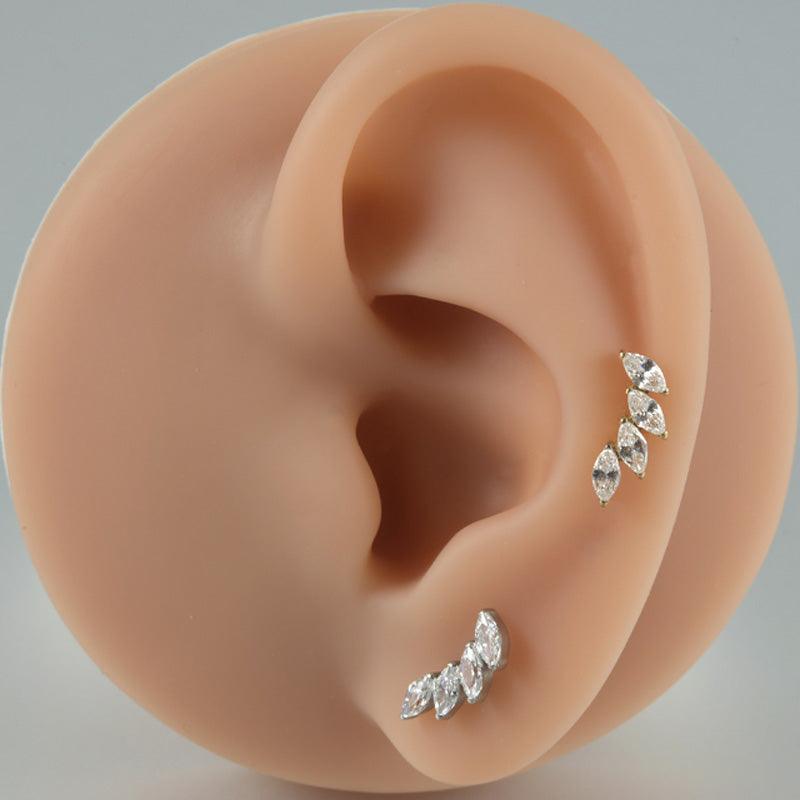 Labret aus TITAN mit Lotus Blüten