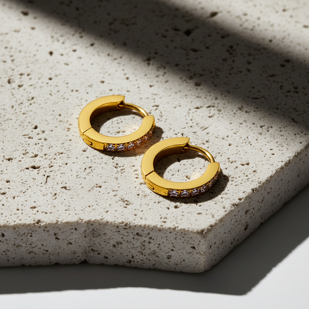 Creolen in Gelbgold auf Stein